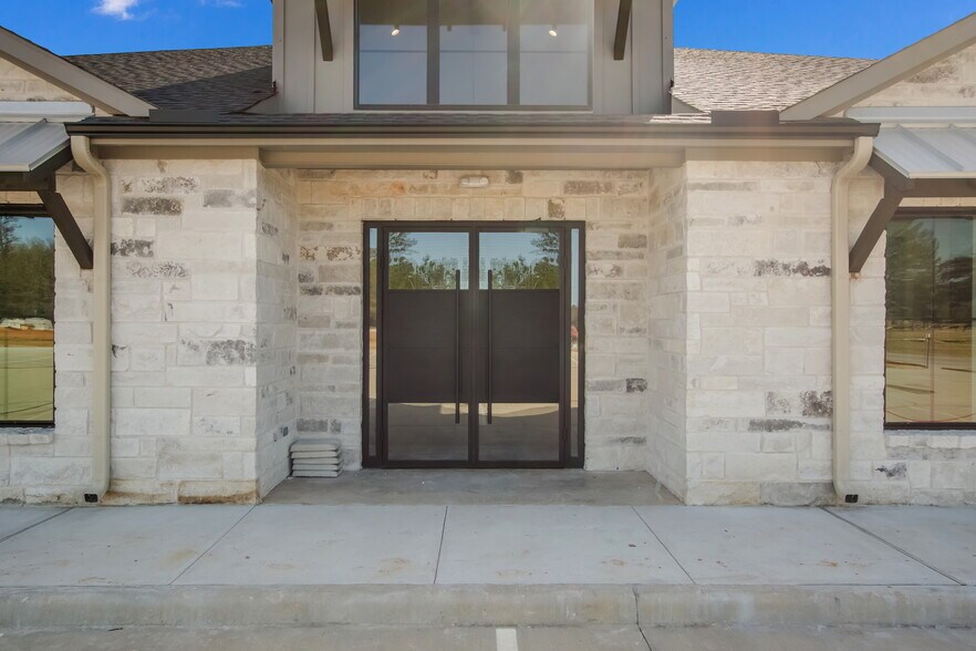 More Photos Of 31360 Nichols Sawmill Rd, Magnolia Medical For Lease