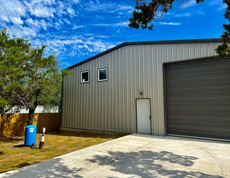 More Photos Of 25102 Whitney Dr, Spicewood Warehouse For Sale