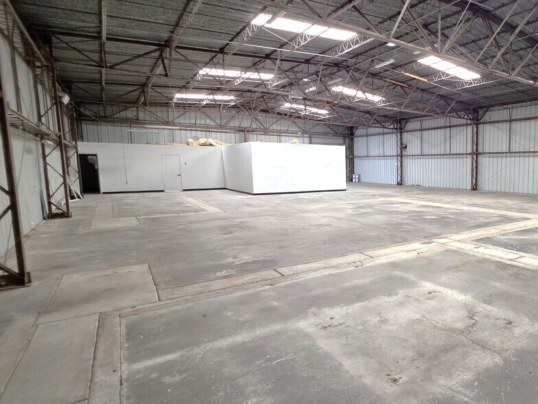 More Photos Of 3829 Rising Sun Rd, Bullhead City Distribution For Lease