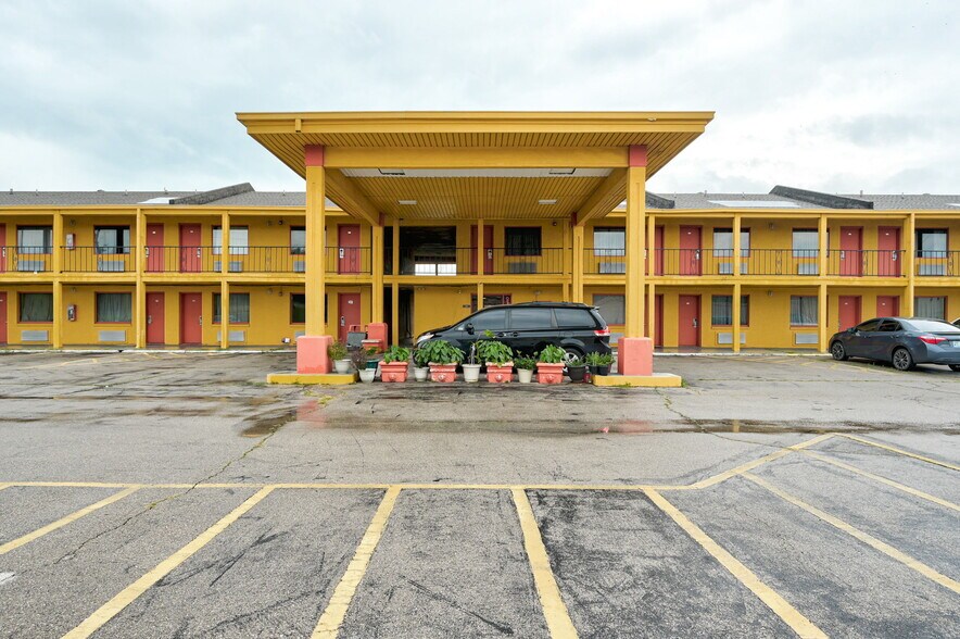 More Photos Of 1400 NE 63rd St, Oklahoma City Hotel For Sale