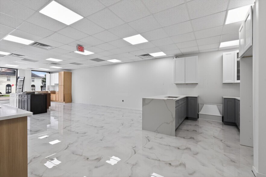 More Photos Of 13 N York Rd, Willow Grove Freestanding For Lease