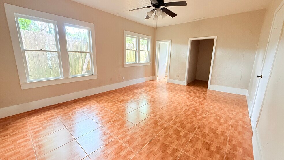 Primary Photo Of 808 NW 23rd Ave, Gainesville Office For Lease