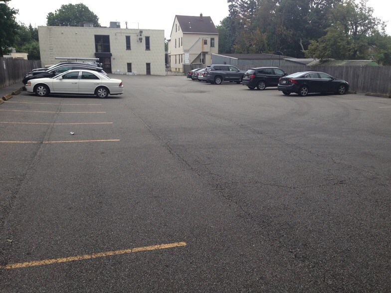 More Photos Of 547 Union Blvd, Totowa Office For Lease