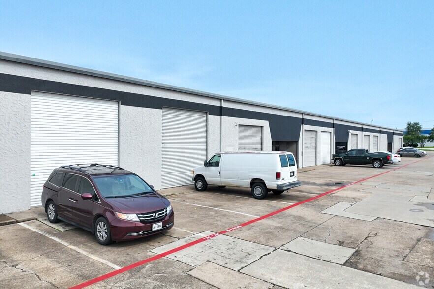 More Photos Of 1110 W Harris Rd, Arlington Warehouse For Lease