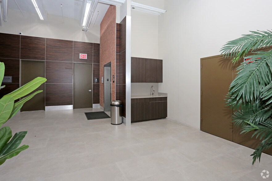 More Photos Of 4825 Metropolitan Ave, Ridgewood Loft Creative Space For Lease