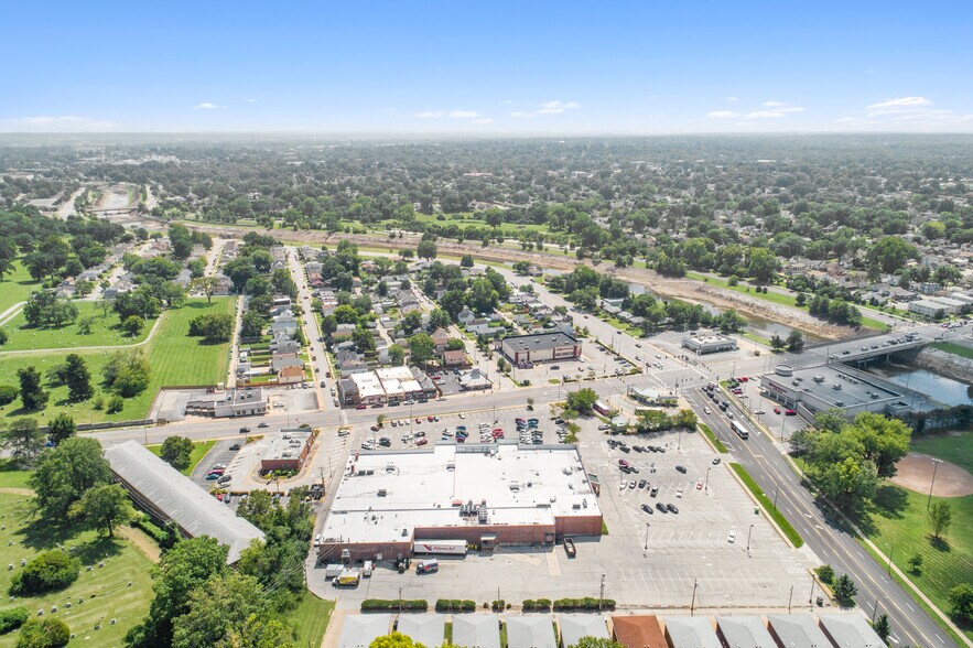 More Photos Of 7450 Hampton Ave, Saint Louis Freestanding For Sale