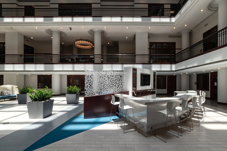 More Photos Of 900 Jackson St, Dallas Office For Lease