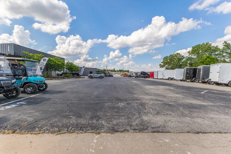More Photos Of 2606 E Rock Haven Rd, Harrisonville Light Manufacturing For Lease