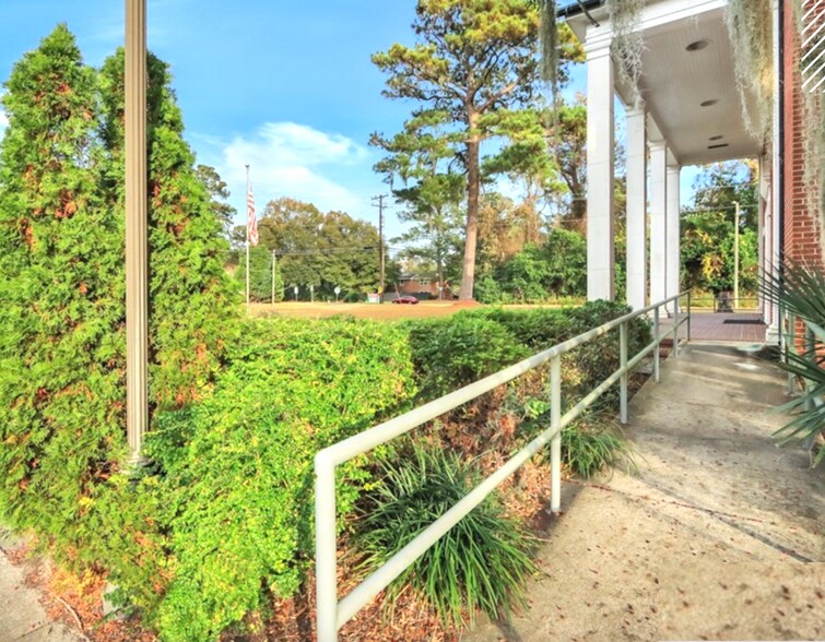 More Photos Of 309 Tibet Ave, Savannah Specialty For Sale