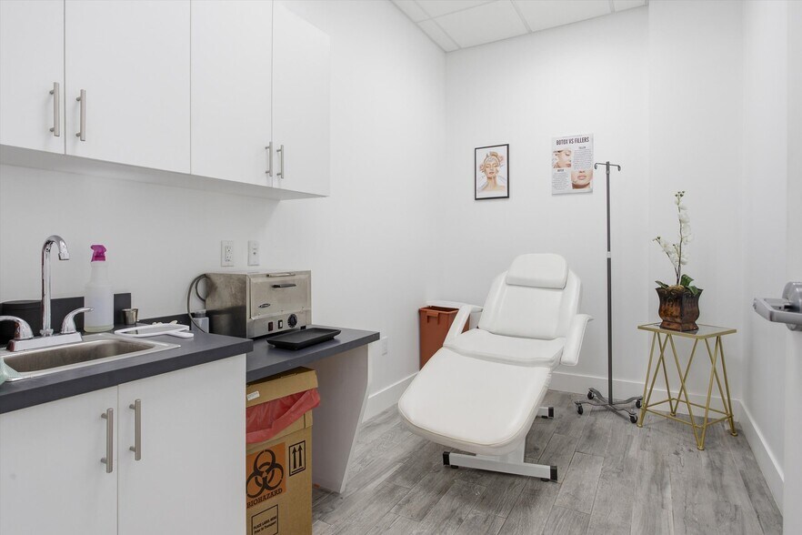Primary Photo Of 10450 NW 33rd St, Doral Office For Sale