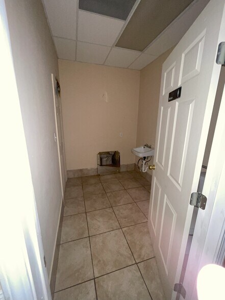 More Photos Of 18855-18859 W Little York Rd, Katy Unknown For Lease