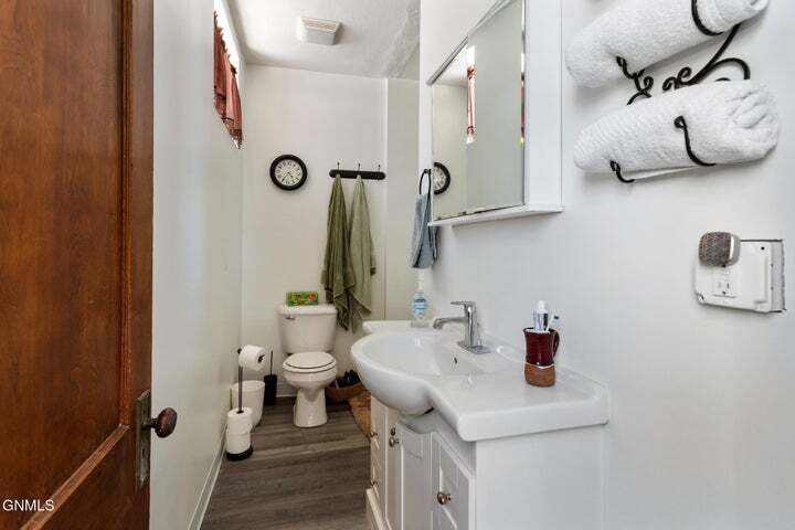 More Photos Of 213 11th St W, Williston Restaurant For Sale