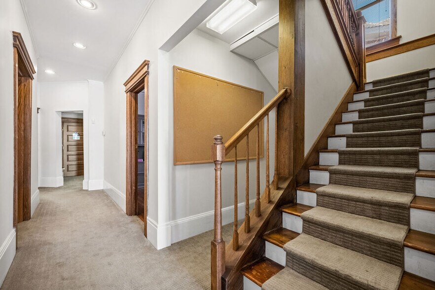 More Photos Of 1337 Virginia St, Charleston Office For Sale