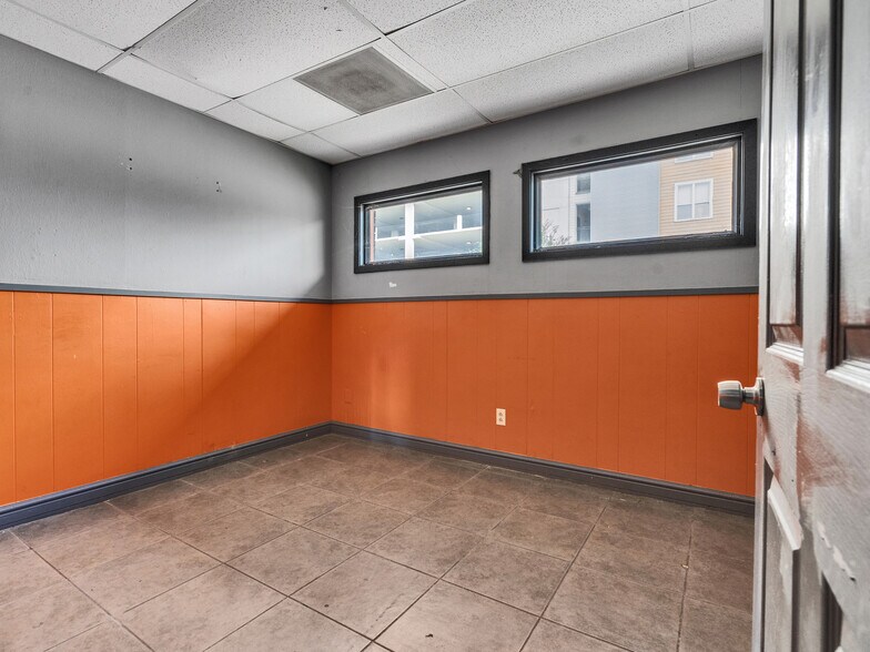 More Photos Of 815 Emancipation Ave, Houston Industrial For Sale