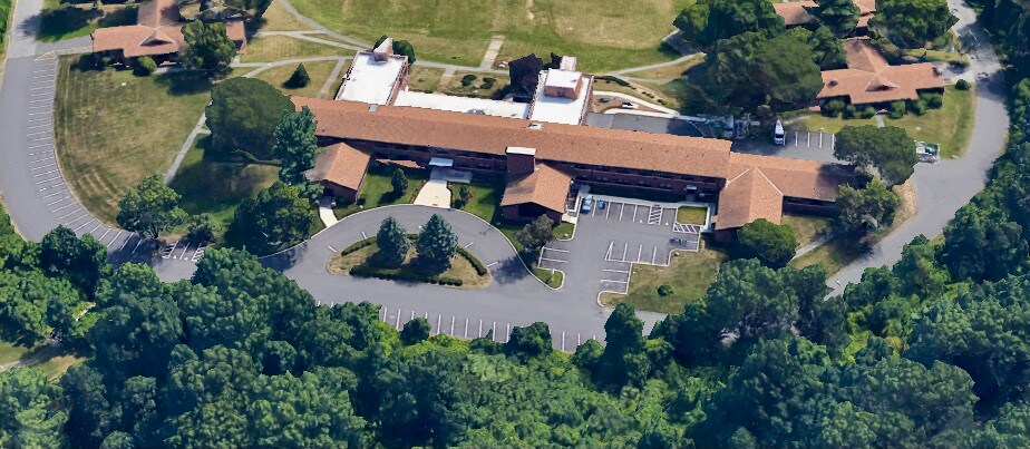 Primary Photo Of 200 Hillside Cir, West Springfield Medical For Lease