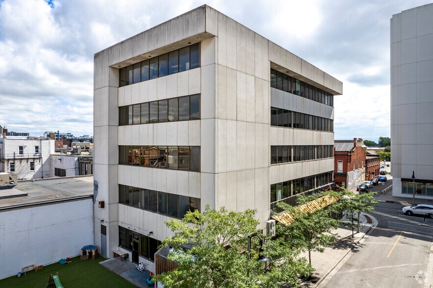 More Photos Of 22 King St W, Oshawa Medical For Sale