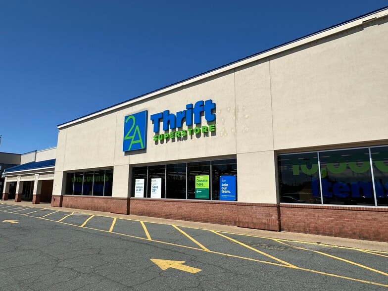 More Photos Of 8700 Richmond Hwy, Alexandria Unknown For Lease