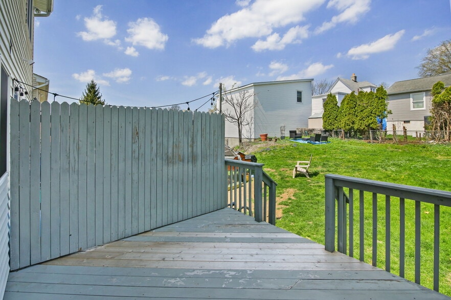 More Photos Of 21 Division St, Greenwich Multifamily For Sale