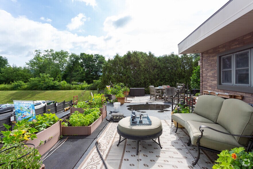 More Photos Of 26 Main St, Oneonta Restaurant For Sale