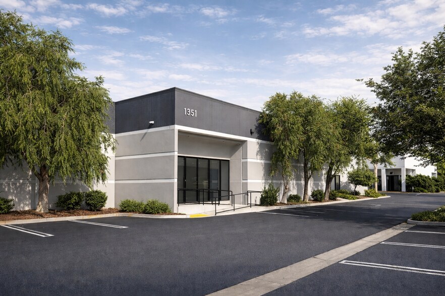 More Photos Of 1341-1351 Vanguard Dr, Oxnard Warehouse For Sale