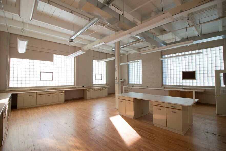 More Photos Of 126 Avenue C, Springfield Manufacturing For Sale