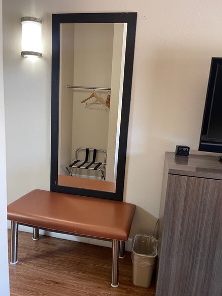 More Photos Of 150 Browns Ferry Rd, Chattanooga Hotel For Sale