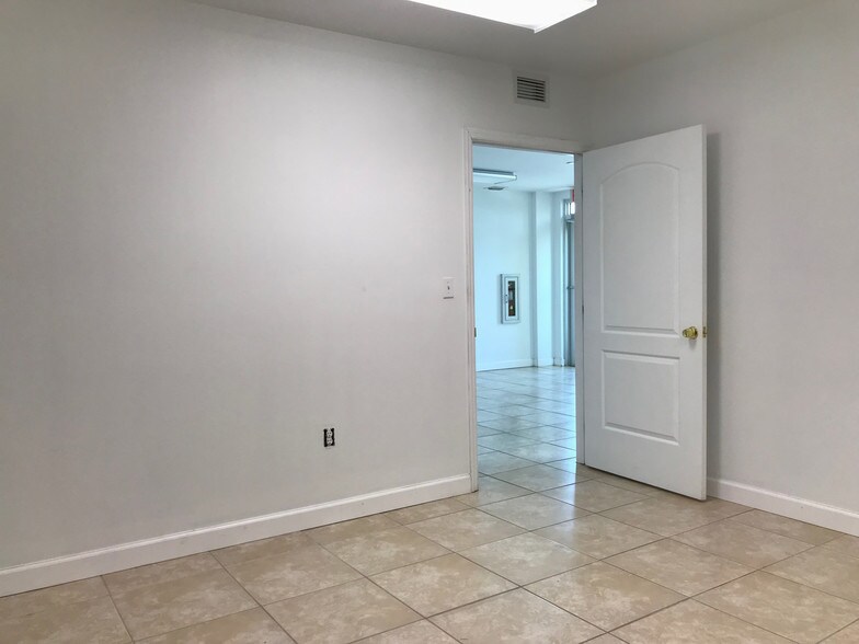 More Photos Of 10388 State Road 84, Davie Warehouse For Lease