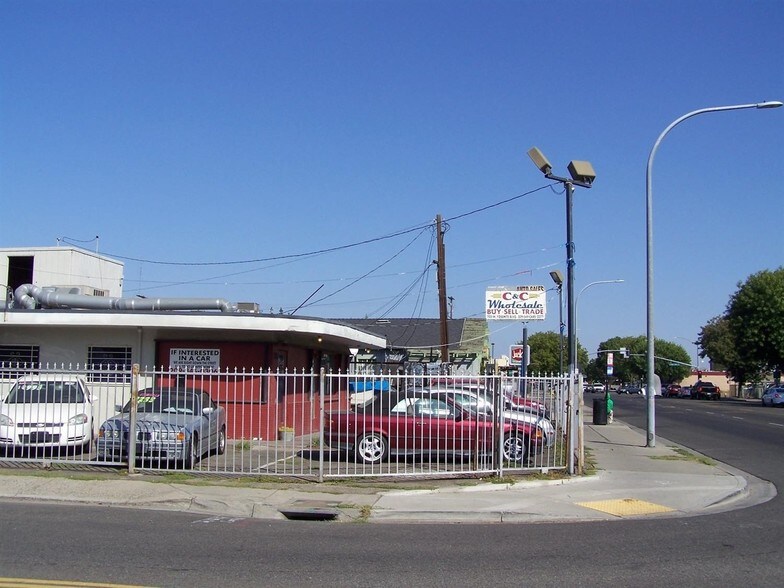 Primary Photo Of 1105 Yosemite Blvd, Modesto Auto Dealership For Sale