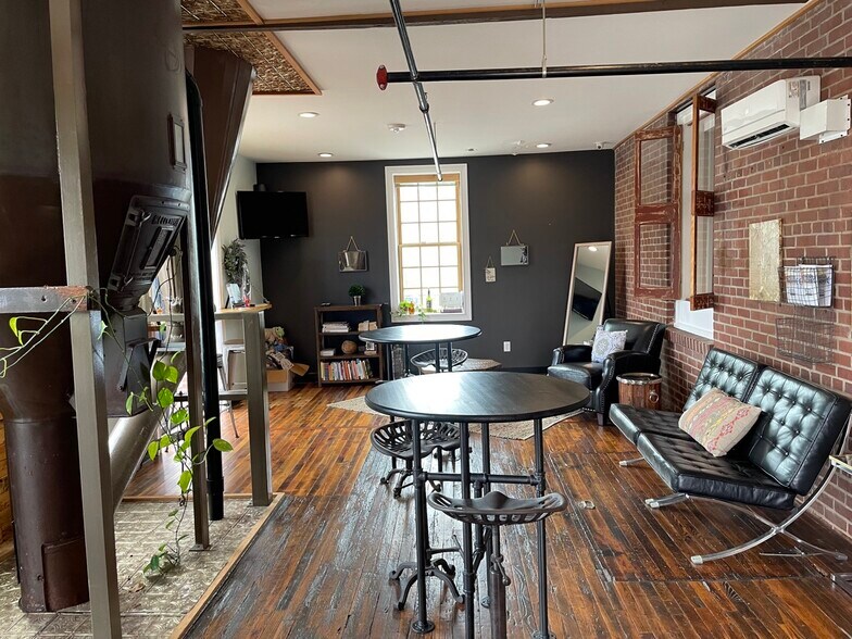 More Photos Of 30 E 1st St, Lexington Storefront Retail Office For Lease