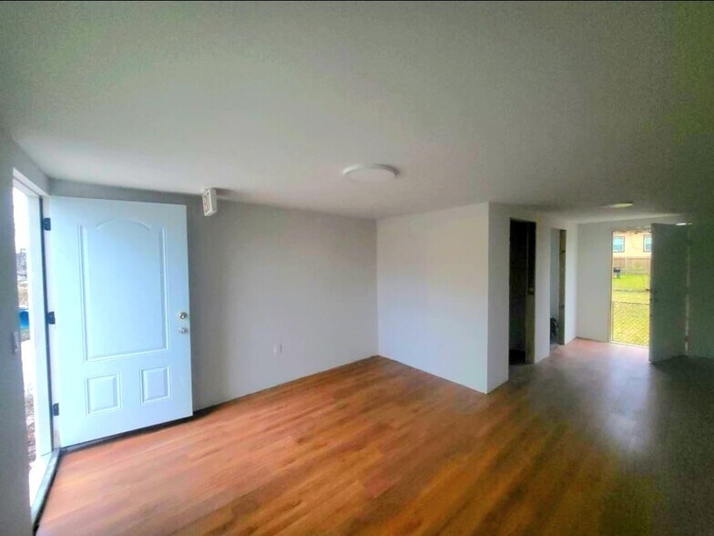 More Photos Of 2806 Erastus St, Houston Storefront Retail Office For Sale