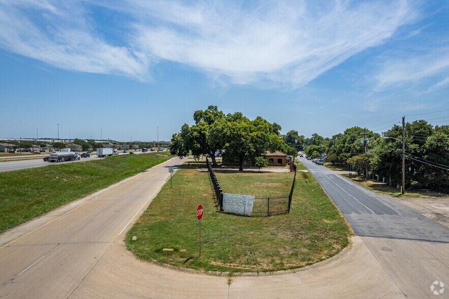 More Photos Of 2323 N Walton Walker Blvd, Dallas Office For Sale