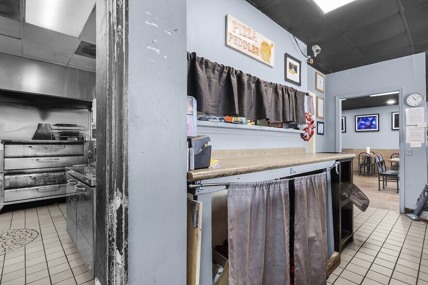 More Photos Of 40 Butler St, Midway Specialty For Sale