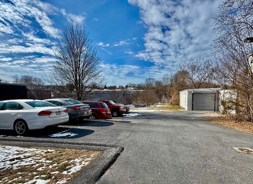 More Photos Of 624 S Prince St, Lancaster Flex For Sale