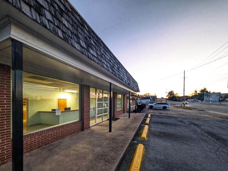 More Photos Of 1208 E Main St, Luray Flex For Sale