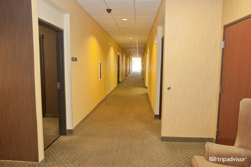 More Photos Of 355 E Goodnight Ave, Aransas Pass Hotel For Sale