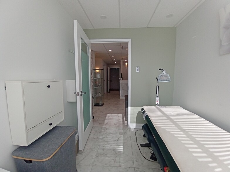 More Photos Of 69 Kempster Ave, Ottawa Office For Sale