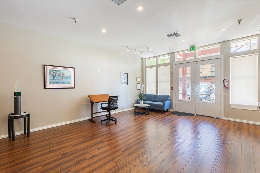 More Photos Of 220 Windsor River Rd, Windsor Apartments For Sale