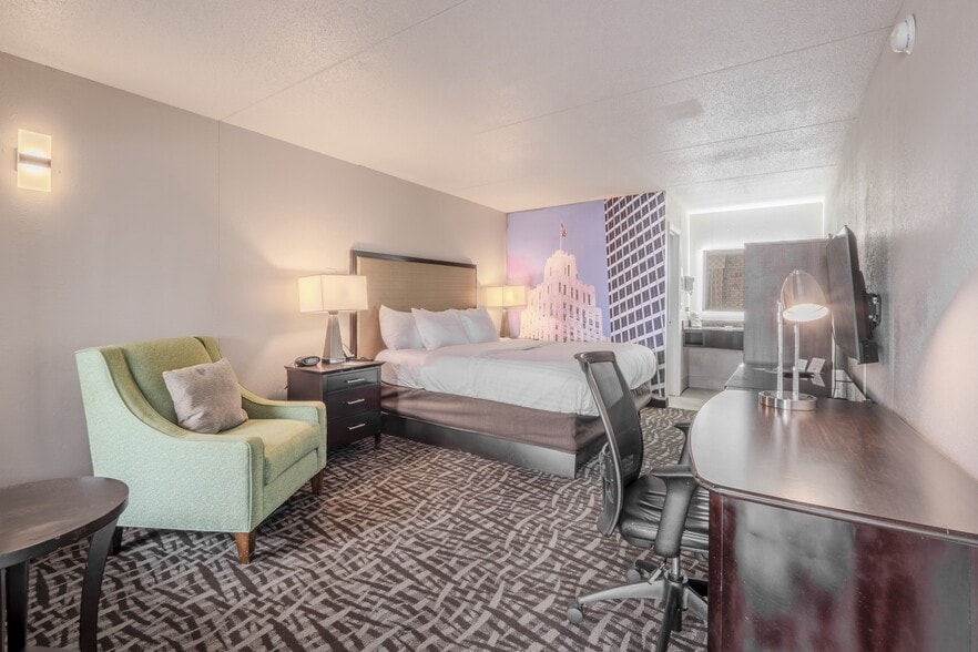 More Photos Of 200 S Broad St, Winston-Salem Hotel For Sale