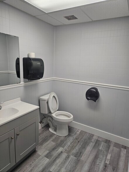 More Photos Of 3111 Hanover Rd, Johnson City Light Manufacturing For Lease