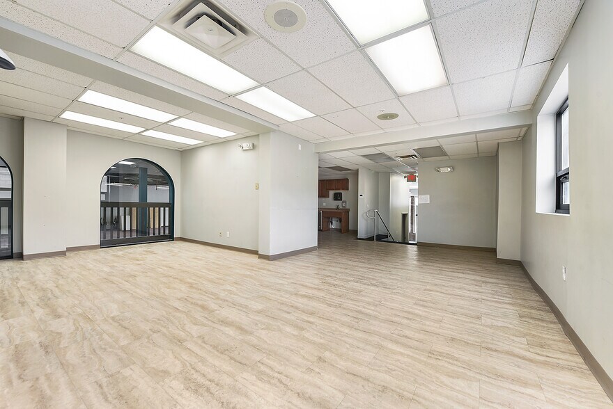 More Photos Of 4749 Baum Blvd, Pittsburgh Flex For Sale