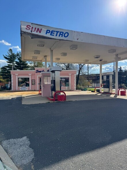 Primary Photo Of 101 W Absecon Blvd, Absecon Service Station For Sale