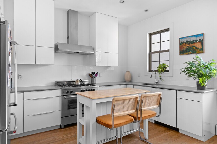 More Photos Of 212 Franklin St, Brooklyn Storefront Retail Residential For Sale