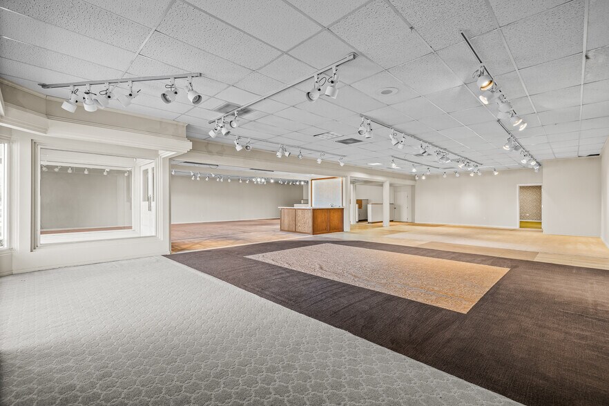 More Photos Of 4519 50th St, Lubbock Storefront For Lease