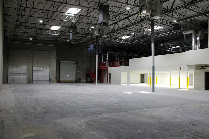 More Photos Of 7511 Eastgate Rd, Henderson Warehouse For Sale