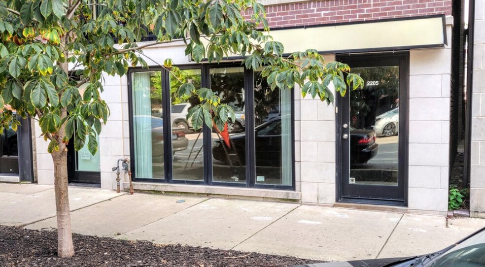 More Photos Of 2205 W Roscoe St, Chicago Storefront Retail Residential For Lease