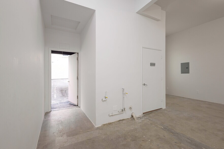 More Photos Of 1157 S Robertson Blvd, Los Angeles General Retail For Lease