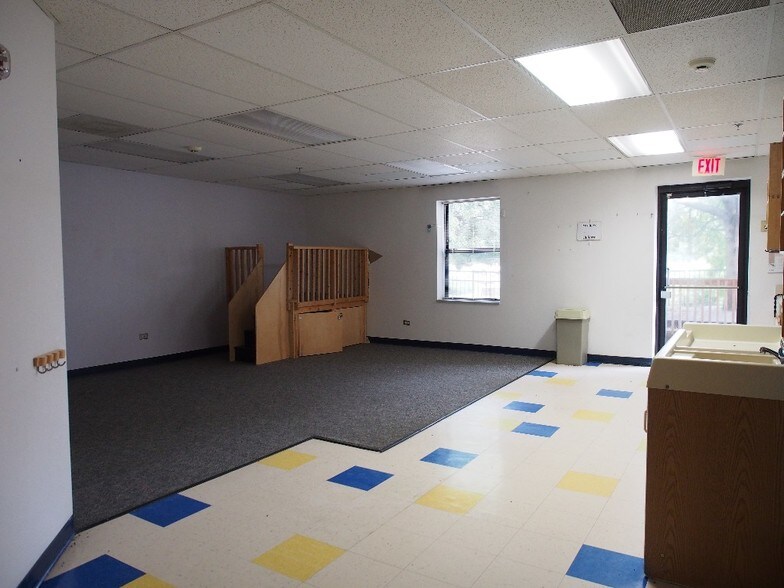 More Photos Of 329-331 S York Rd, Bensenville Daycare Center For Lease