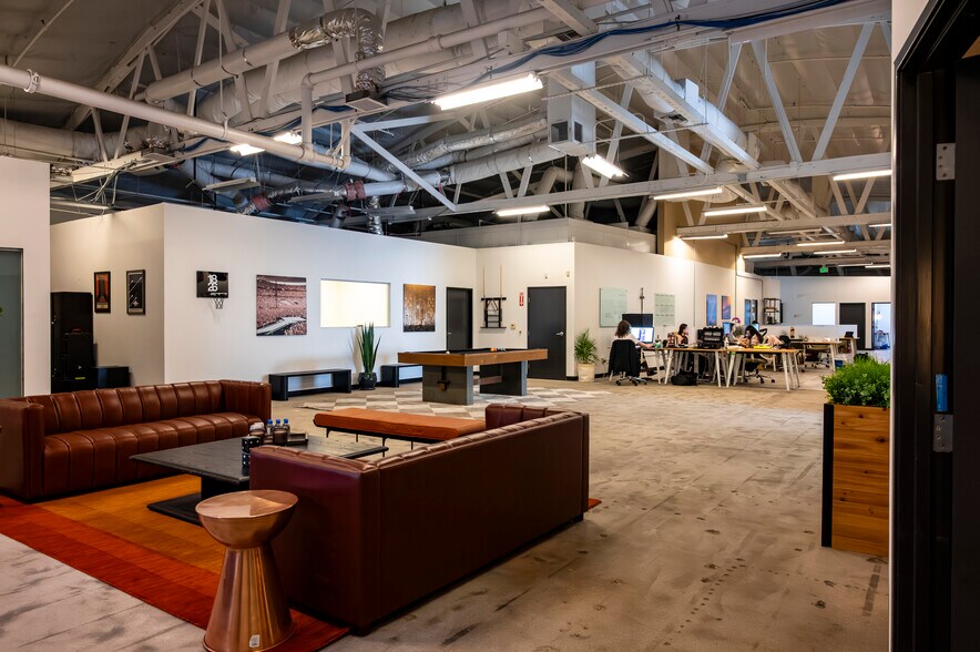 More Photos Of 640 S Glenwood Pl, Burbank Showroom For Lease
