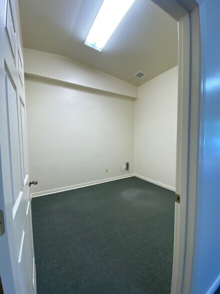 More Photos Of 634 Schemmer Dr, Prescott General Retail For Lease