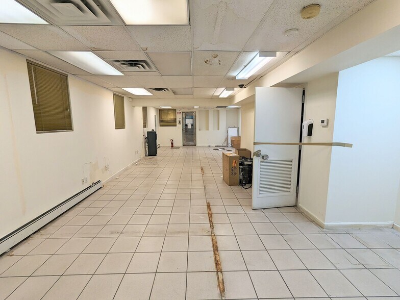 More Photos Of 815 59th St, Brooklyn Storefront Retail Residential For Lease